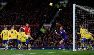 Soccer - Barclays Premier League - Manchester United v Arsenal - Old Trafford