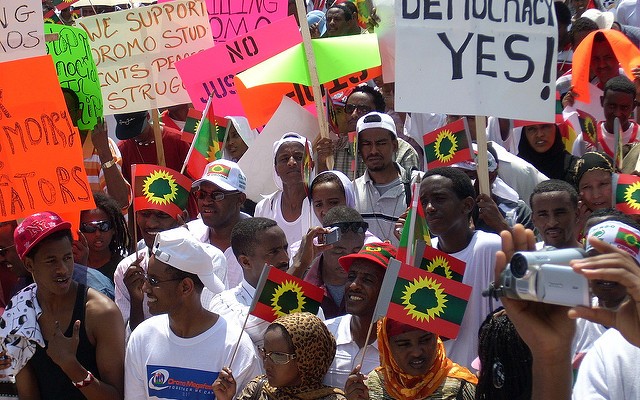 Amhara and Oromo Anti-Government Protesters Shave Heads in Mourning